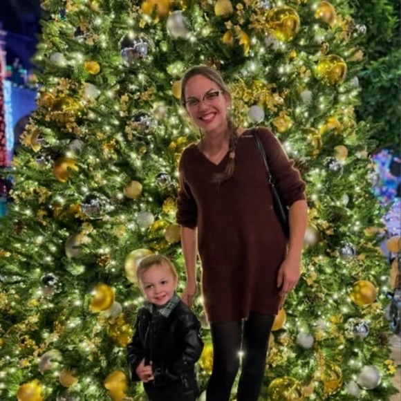 Meet your Posher, Alexis - Picture 1 of 1